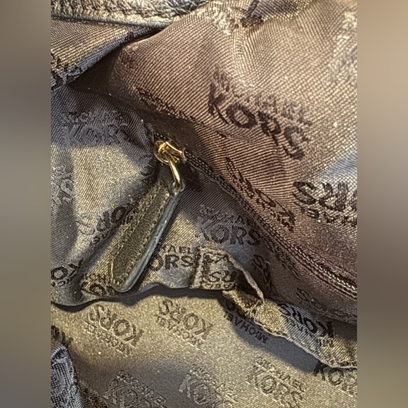 Michael Kors Ring Purse with Tassel and logo. NWOT - Picture 7 of 12